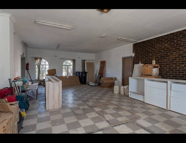 1,200M² BUILDING FOR SALE IN VILLAGE MAIN